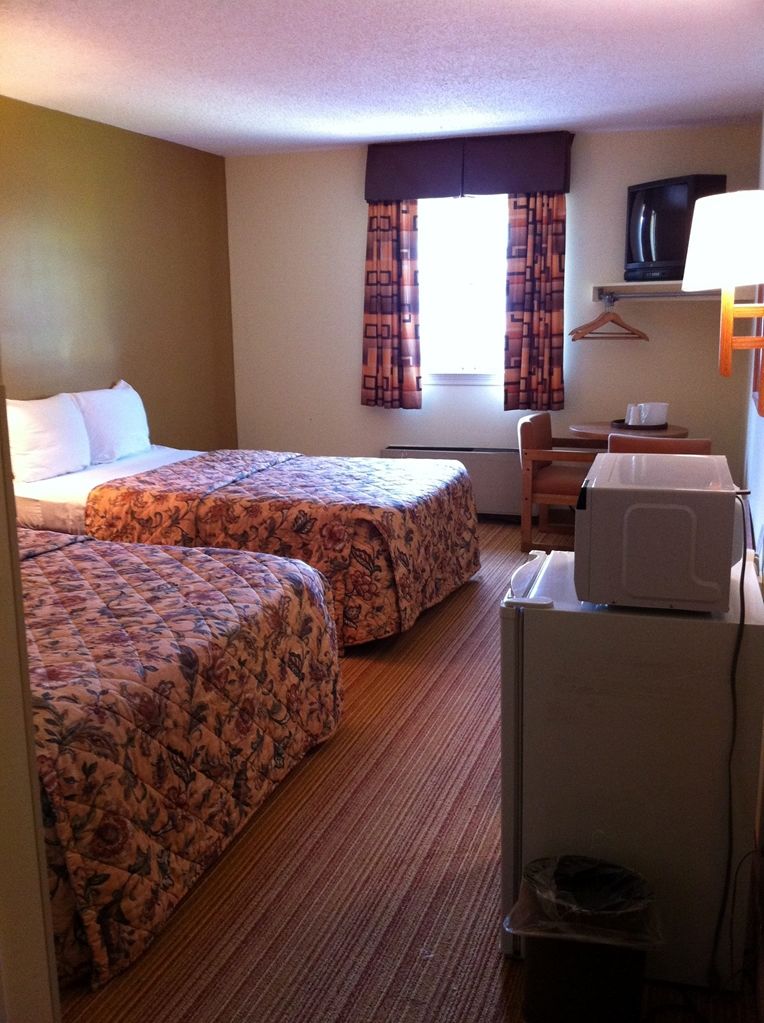 Cocoa Country Inn Hershey Room photo
